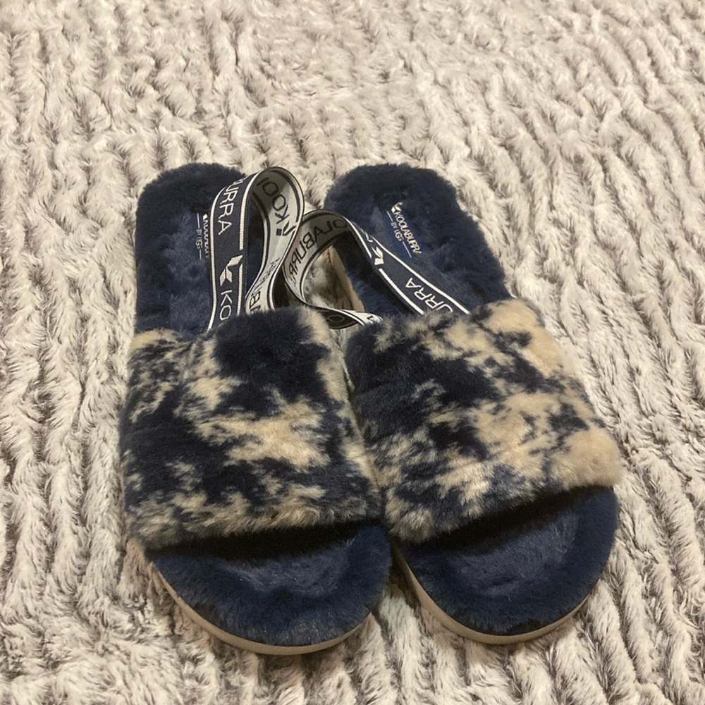Kookaburra by Ugg Blue & White fuzzy slip on Sandals, Women’s Size 10 US